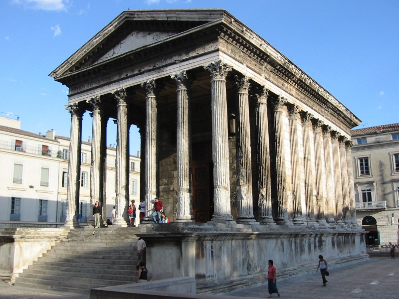 Maison Carr&eacute;
