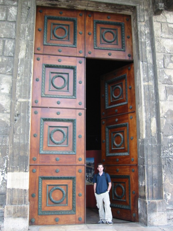 Entrance to Maison Carr&eacute;